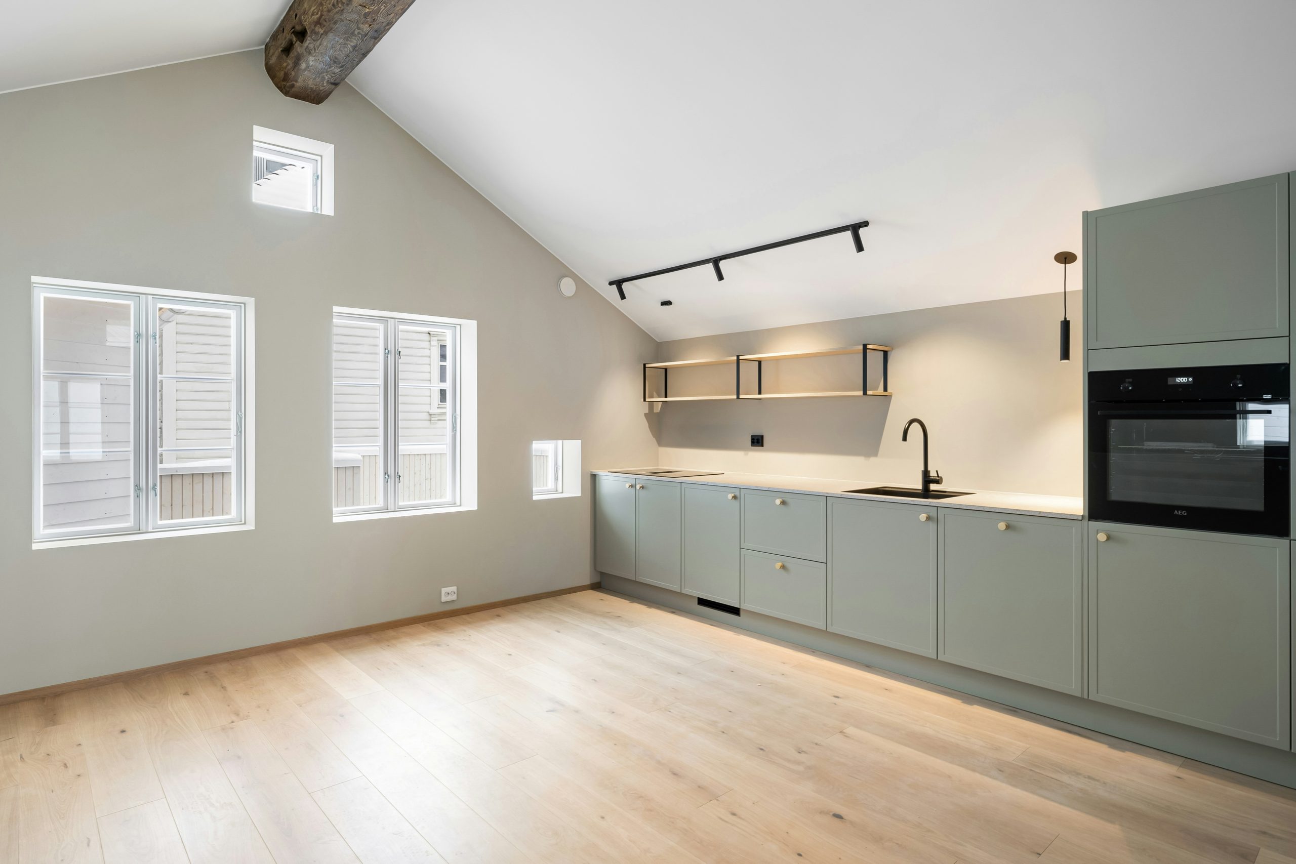 Pièce vide d'une maison préparée avant une vente